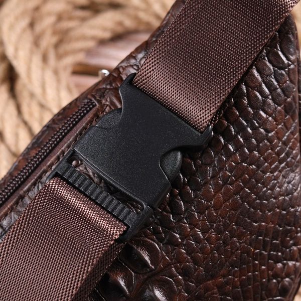 Модна поясна сумка з натуральної шкіри з фактурою під крокодила 21298 Vintage Коричнева 21298 фото