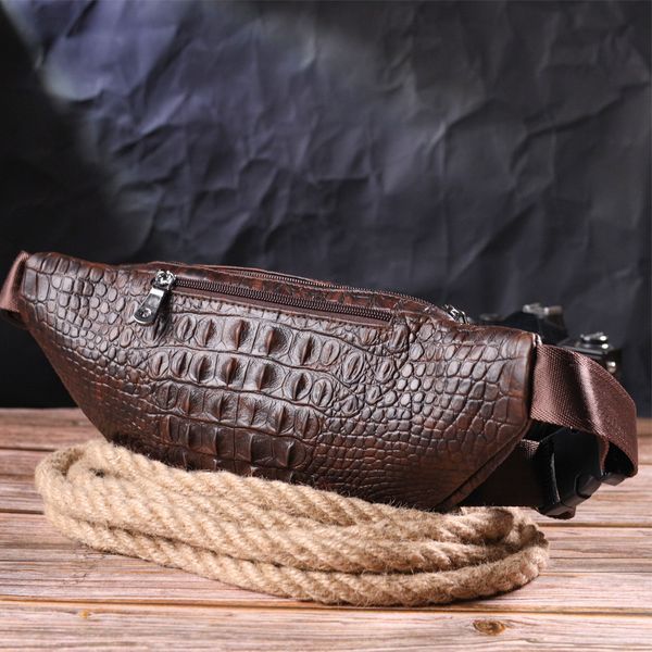 Модна поясна сумка з натуральної шкіри з фактурою під крокодила 21298 Vintage Коричнева 21298 фото