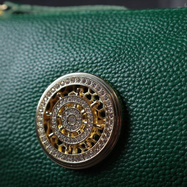 Жіноча сумка з оригінальною прикрасою з натуральної шкіри Vintage 22261 Зелена 22261 фото